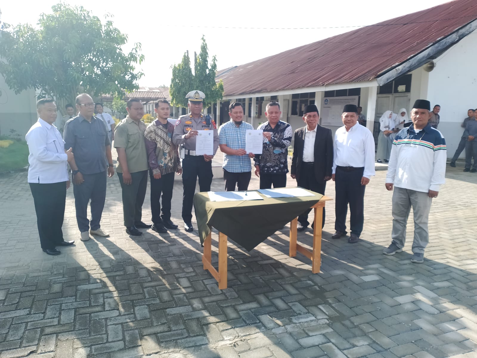 Satlantas Polres Langkat Tanamkan Disiplin Berlalu Lintas Sejak Dini di SMK Putra Jaya Jabal Rahmah Stabat