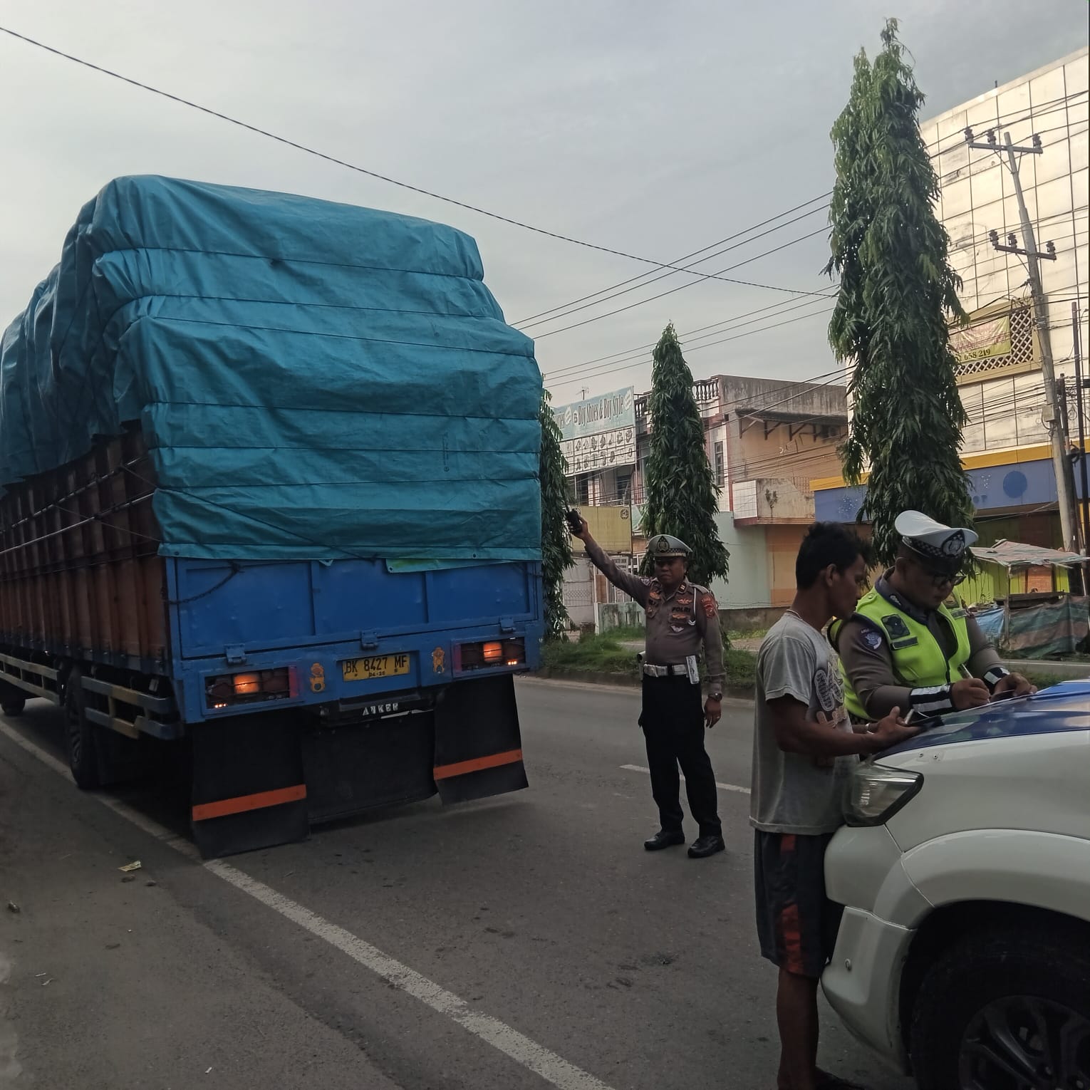 Polres Langkat Tertibkan Truk ODOL, Tegaskan Komitmen Jaga Keselamatan dan Ketertiban Lalu Lintas