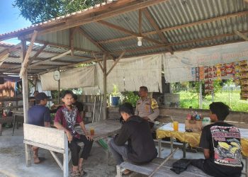 Ngopi Bareng Warga, Cara Bhabinkamtibmas Polsek Pangkalan Susu Perkuat Kamtibmas dari Tingkat Desa