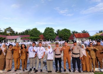 Kapolsek Salapian Jadi Pembina Upacara di SMA Negeri 1 Salapian, Tekankan Disiplin dan Bahaya Narkoba