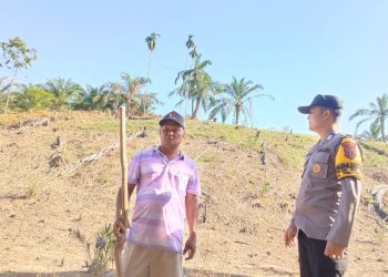 Bhabinkamtibmas Polsek Pangkalan Susu Sambangi Warga Desa Damar Condong, Perkuat Sinergi Jaga Kamtibmas