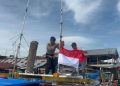 Sambut HUT ke-81 RI, Sat polairud Polres Langkat Bagikan Bendera Merah Putih kepada Nelayan
