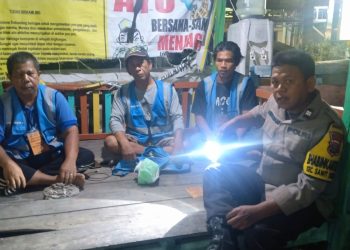 Bhabinkamtibmas Polsek Padang Tualang Cek Satkamling, Pastikan Keamanan Lingkungan Terjaga