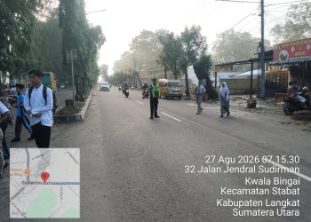 Bantu Penyeberangan Siswa Sekolah dan Urai Kemacetan, Polres Langkat Gelar Strong Point Pagi