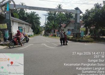 Jam Pulang Sekolah, Bhabinkamtibmas Pangkalan Susu Turun Atur Lalu Lintas