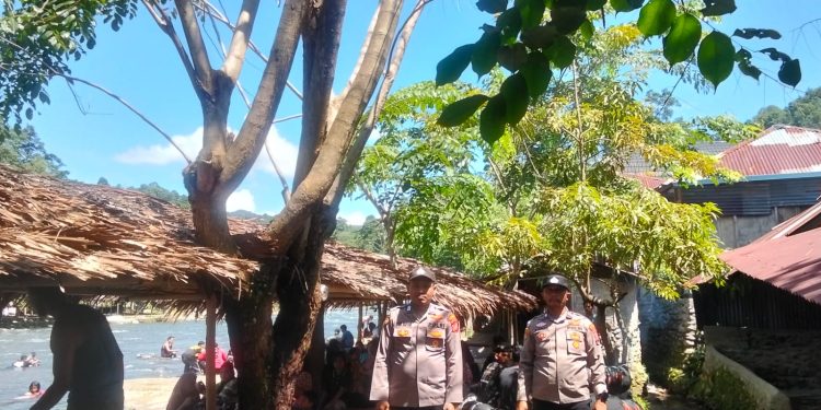 Polisi Hadir di Tengah Wisatawan, Polsek Bahorok Patroli Jaga Keamanan Bukit Lawang