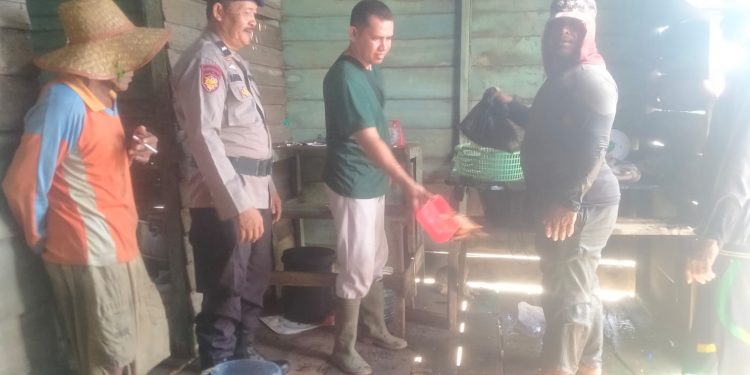 Satpolairud Sambangi Nelayan di Pesisir Langkat, Bangun Komunikasi untuk Jaga Keamanan