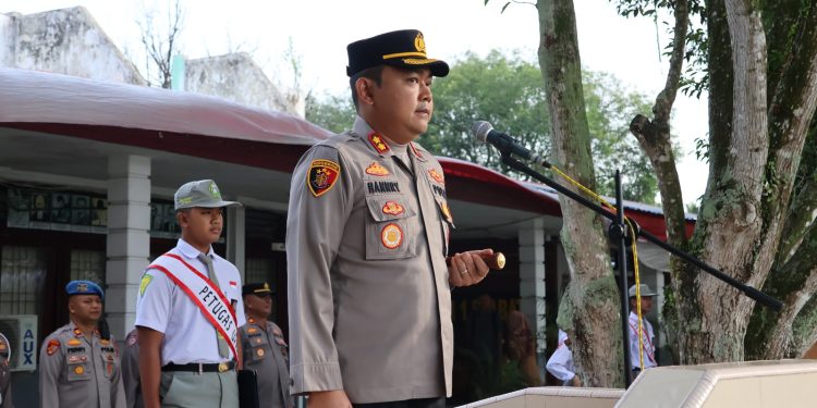 Kapolres Langkat Jadi Pembina Upacara di SMA N 1 Stabat, Berikan Motivasi dan Edukasi Kamtibmas kepada Pelajar