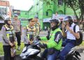 Kapolres Langkat Beri Bingkisan untuk Pegendara yang Tertib Berlalu Lintas