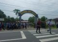 Polisi Hadir di Jam Padat, Bantu Siswa Menyeberang dan Jaga Kelancaran Lalu Lintas di Kuala