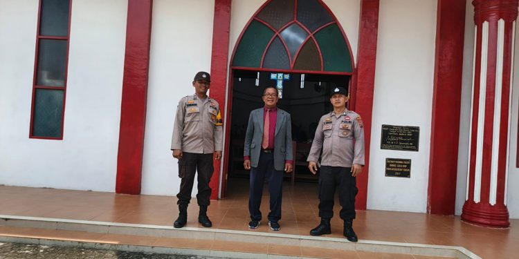 Polsek Pangkalan Susu Patroli Gereja, Pastikan Ibadah Minggu berlangsung Aman Dan Lancar