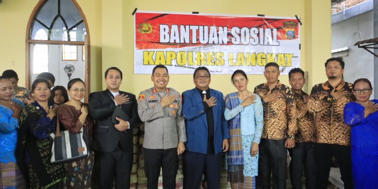 Kapolres Langkat Salurkan Bantuan Material Untuk Pembangunan Gereja HKBP Bukit Mas Besitang