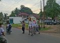Pagi Hari di Depan Sekolah, Polisi Salapian Pastikan Pelajar Berangkat dengan Aman