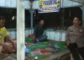 Sambangi Pos Kamling, Bhabinkamtibmas Polsek Hinai Ajak Dukung Keamanan Lingkungan