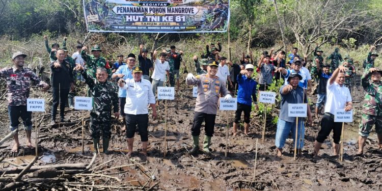 Polres Langkat Dukung Penanaman Mangrove, Perkuat Sinergi TNI-Polri dan Kepedulian Lingkungan