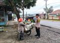 Sambangi Warga, Bhabinkamtibmas Besitang Perkuat Polmas dan Kenalkan Layanan 110