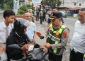 Kapolres Langkat beri bingkisan untuk pegendara yang tertib berlalu lintas