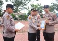 Pimpin Apel Pagi, Kapolres Langkat Beri Penghargaan kepada Personel Berprestasi