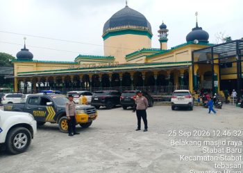 Polsek Stabat Laksanakan Pengamanan Sholat Jumat, Ciptakan Rasa Aman dan Nyaman bagi Jamaah