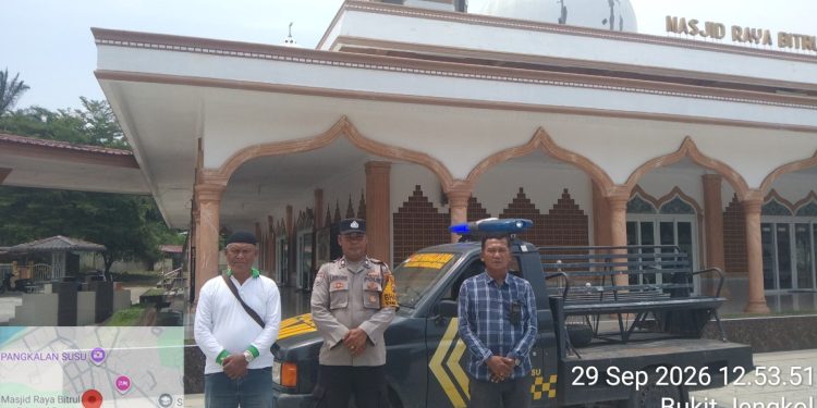 Polisi Hadir di Rumah Ibadah, Bhabinkamtibmas Pangkalan Susu Sampaikan Pesan Kamtibmas