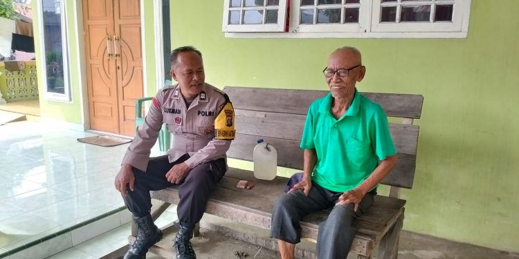 Sambangi Warga di Paret Kaca 3, Bhabinkamtibmas Secanggang Perkuat Silaturahmi dan Kamtibmas