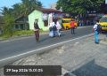 Jam Siang Padat, Bhabinkamtibmas Kuala Turun Atur Lalu Lintas di Depan Sekolah YPHB