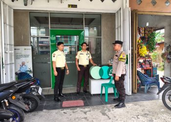 Bhabinkamtibmas Polsek Besitang Perkuat Kewaspadaan dan Kenalkan Layanan 110