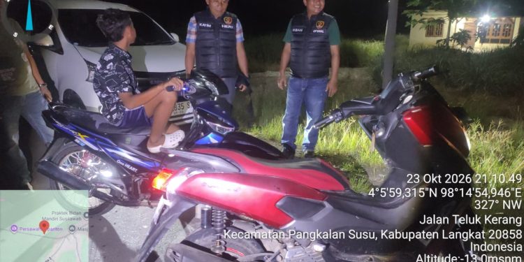 Jaga Malam Kawasan Pesisir, Tim ‘PAGAR’ Reskrim Polsek Pangkalan Susu Sisir Jalur Rawan Simpang PLTU Hingga Teluk Kerang