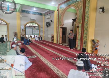 Pererat Tali Silaturahmi Lewat Jumat Keliling, Polsek Babalan Salurkan Bantuan Beras dan Edukasi Kamtibmas di Masjid Sabilul Muttaqin