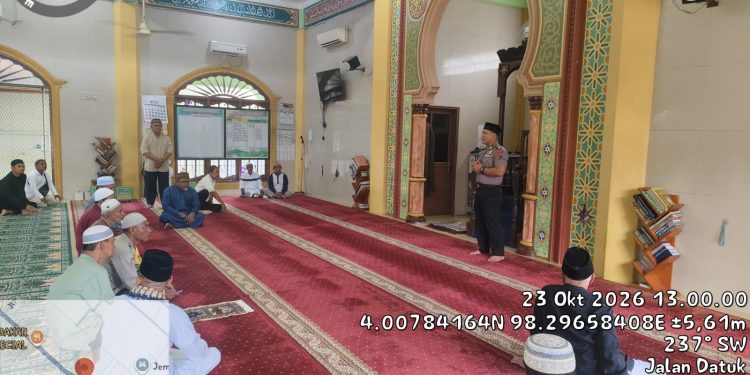 Pererat Tali Silaturahmi Lewat Jumat Keliling, Polsek Babalan Salurkan Bantuan Beras dan Edukasi Kamtibmas di Masjid Sabilul Muttaqin