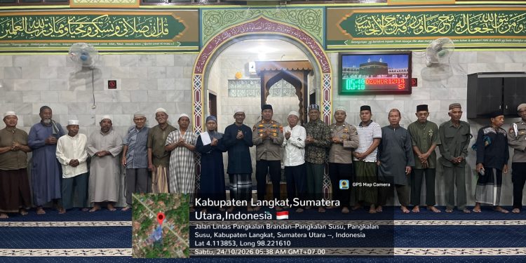 Rangkul Jamaah Sejak Fajar, Polsek Pangkalan Susu Gelar ‘Subuh Keliling’ dan Sosialisasi Call Center 110 di Masjid Amanah