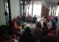 Kawal Penyaluran Bantuan Tepat Sasaran, Bhabinkamtibmas Polsek Secanggang Dampingi Pendataan Perlinsos Warga