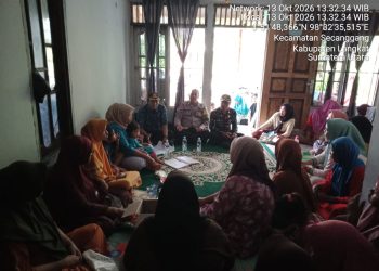 Kawal Penyaluran Bantuan Tepat Sasaran, Bhabinkamtibmas Polsek Secanggang Dampingi Pendataan Perlinsos Warga