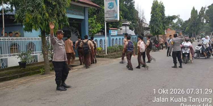 Strong Point Pagi di Depan Yayasan Swakarya, Polisi Ingatkan Pelajar Utamakan Keselamatan