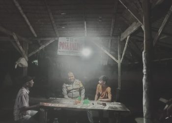 Cek Pos Kamling di Jentera Stabat, Bhabinkamtibmas Ajak Warga Jaga Keamanan Bersama