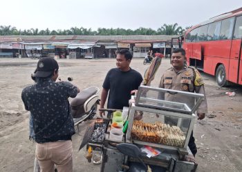 Sambangi Desa Binaan, Bhabinkamtibmas Hinai Ajak Warga Waspadai 3C dan Narkoba