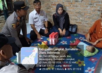 Jumat Barokah Polsek Secanggang, Polisi Salurkan Sembako dan Sambangi Balita