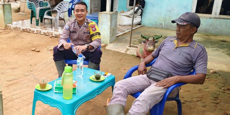 Sambangi Warga Serang Jaya Hilir, Bhabinkamtibmas Ajak Bersama Jaga Kamtibmas