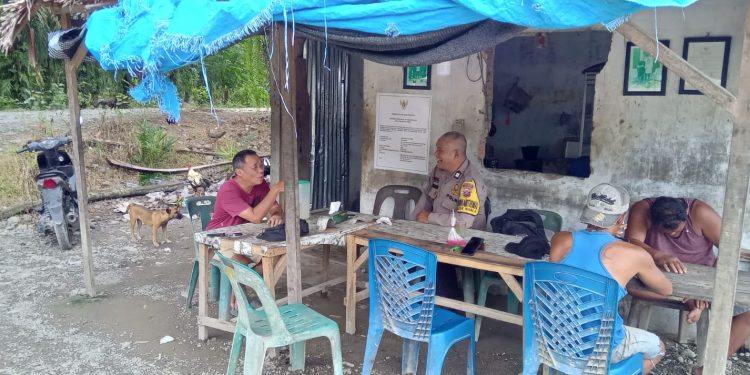 Sambang Desa, Bhabinkamtibmas Ajak Warga Waspada Kejahatan dan Jaga Lingkungan