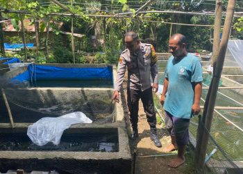 Sambangi Warga, Bhabinkamtibmas Salapian Ajak Aktifkan Pos Kamling dan Jauhi Narkoba
