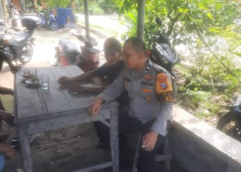 Sambangi Warga di Ampera 2, Bhabinkamtibmas Wampu Perkuat Pesan Kamtibmas