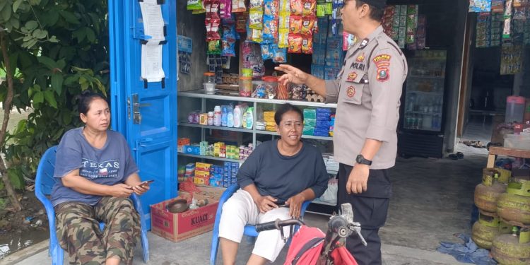 Sambangi Warga Kelurahan Kebun Lada, Bhabinkamtibmas Hinai Perkuat Silaturahmi dan Kamtibmas