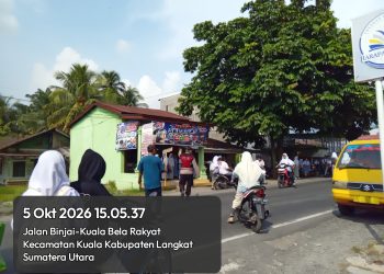 Jam Masuk Sekolah, Polisi Kuala Atur Lalu Lintas di Depan YPHB