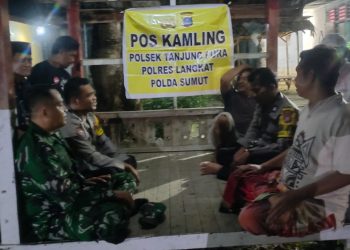 Motivasi Warga, Polisi Patroli Sambang Pos Kamling