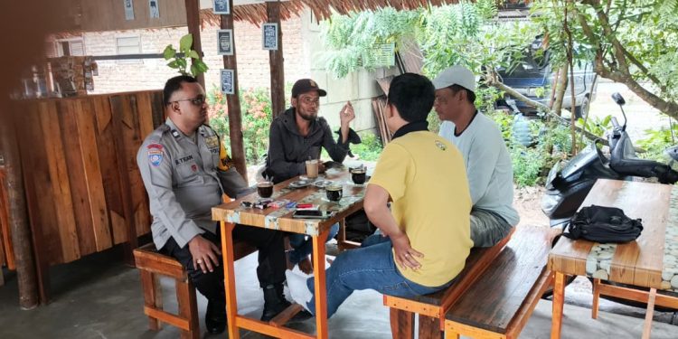 Ngobrol Kamtibmas Bhabinkamtibmas Stabat Ajak Warga Saling Peduli