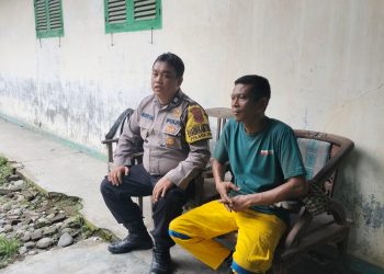 Sambangi Warga Suka Jadi, Bhabinkamtibmas Hinai Ajak Bersama Jaga Kamtibmas