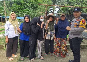 Sambangi Petani, Bhabinkamtibmas Stabat Ajak Warga Rawat Kerukunan