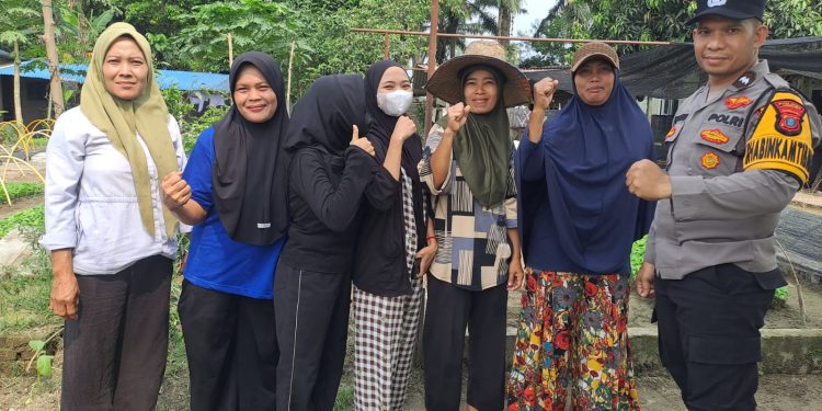 Sambangi Petani, Bhabinkamtibmas Stabat Ajak Warga Rawat Kerukunan