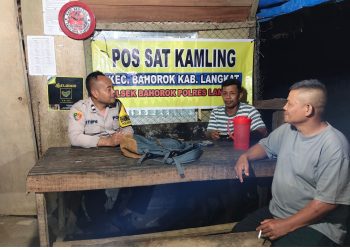 Polisi Bersama Masyarakat, Bhabinkamtibmas Bahorok Cek Pos Kamling dan Perkuat Keamanan Lingkungan