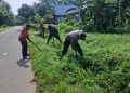 Polisi Bersama Masyarakat, Bhabinkamtibmas Salapian Ajak Warga Gotong Royong Cegah Banjir